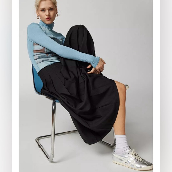 Urban Outfitters Sierra Cherry Roll Neck Top Blue Size Medium Graphic Print Car - Picture 3 of 4